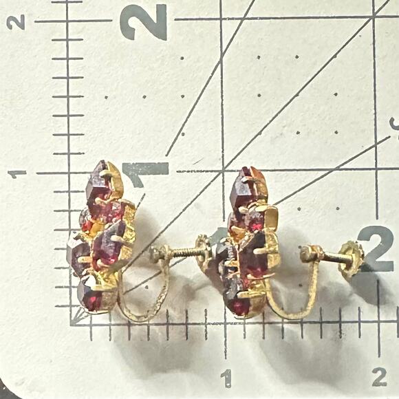 Germany antique gold tone faux garnet Czech glass rhinestone screw back earrings - Picture 9 of 9